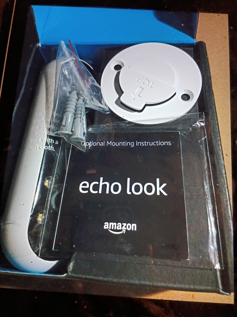 AMAZON ECHO LOOK MODEL PL67WR DESK CAMERA