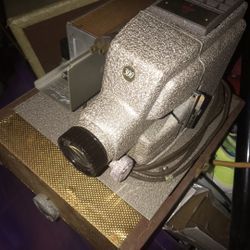Nice Vintage Slide Projector In Case Works Great Only $40 Firm