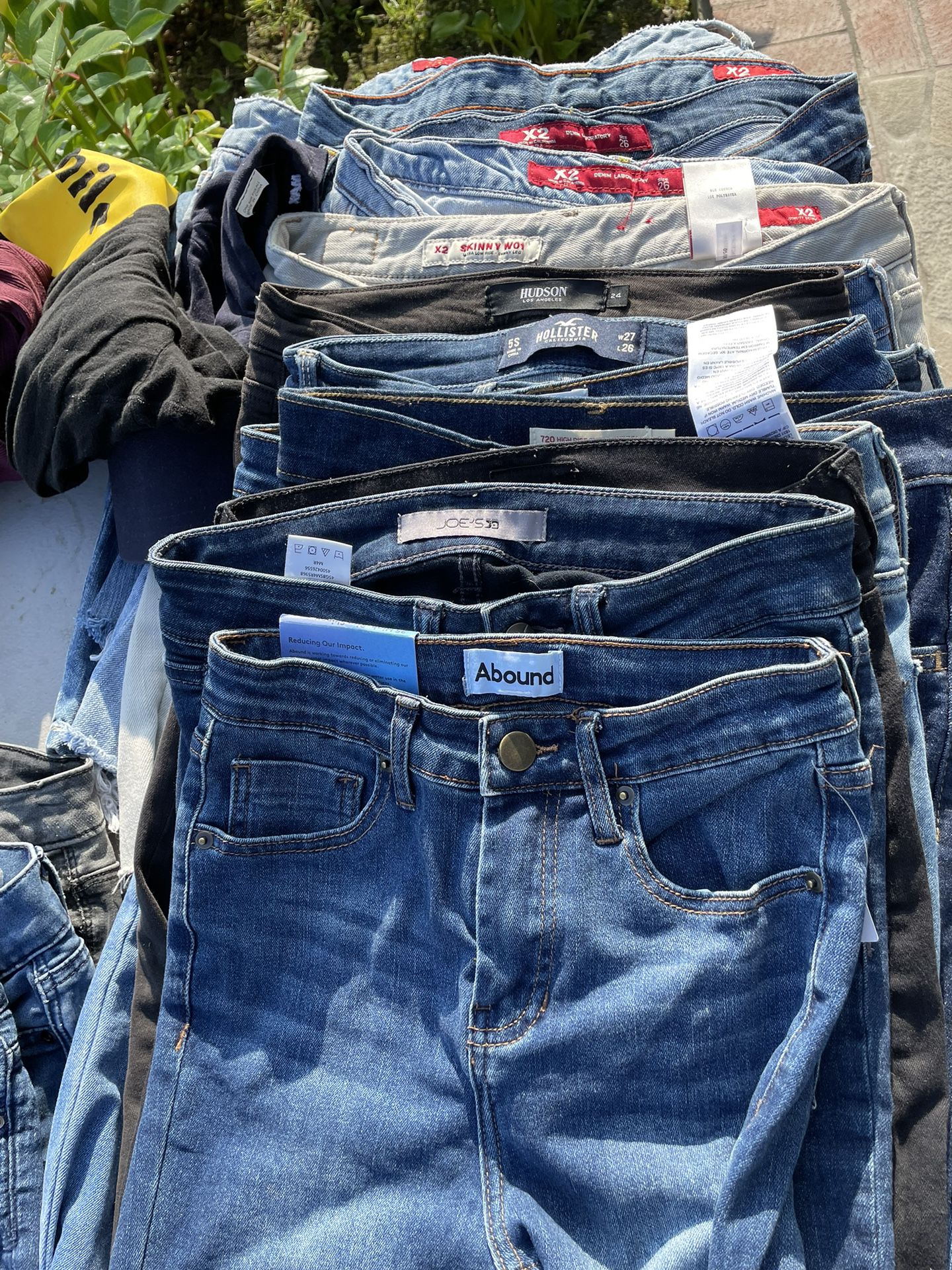 15 PAIRS OF SKINNY JEANS 24-24 PICK UP TODAY 