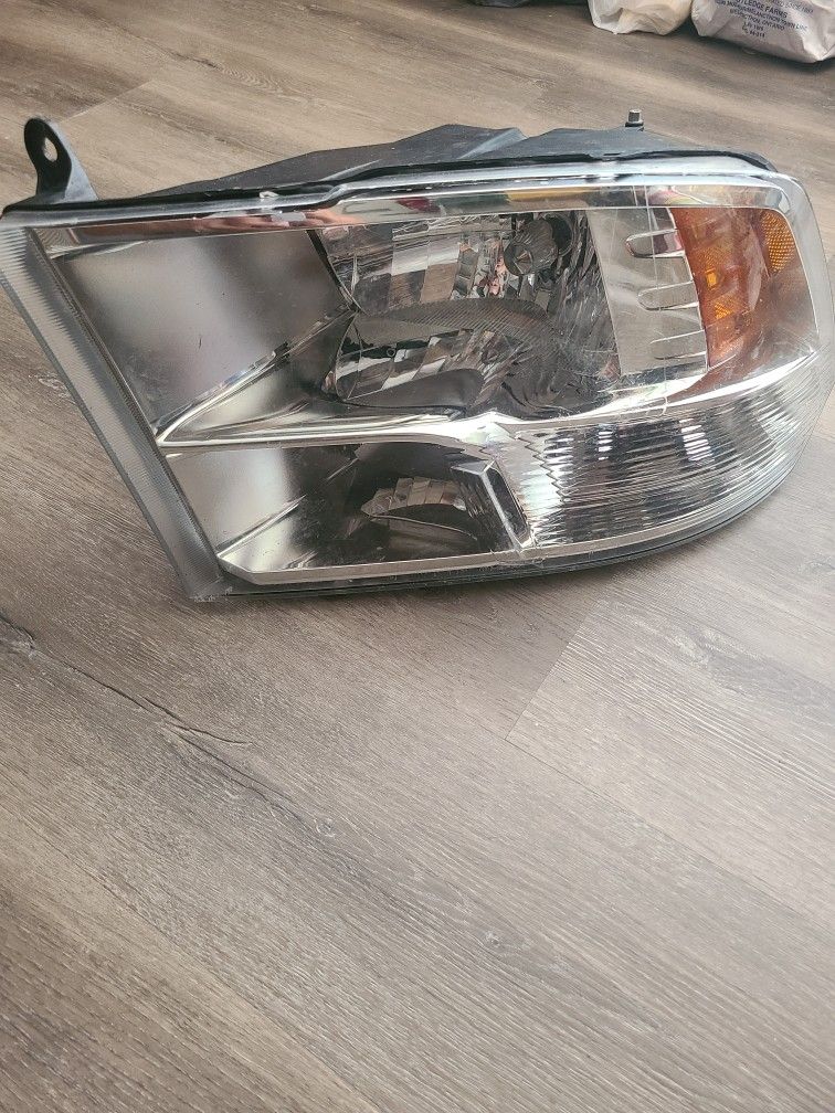 2013-2018 Ram Left Headlight DC(contact info removed)9AD,HSG: 300235. MAGNA 50693B OEM