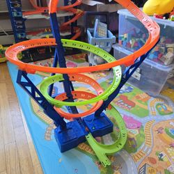 Hot Wheels Toy Car Track Set Spiral Speed Crash, Powered by Motorized Booster