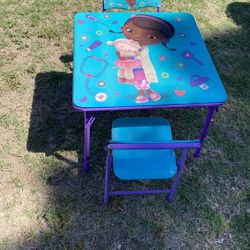  Doc McStuffins Children’sTable  With 2 Chairs