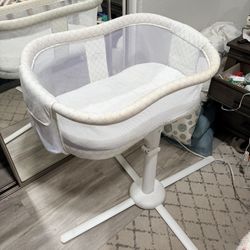 Halo Swivel Bassinet 