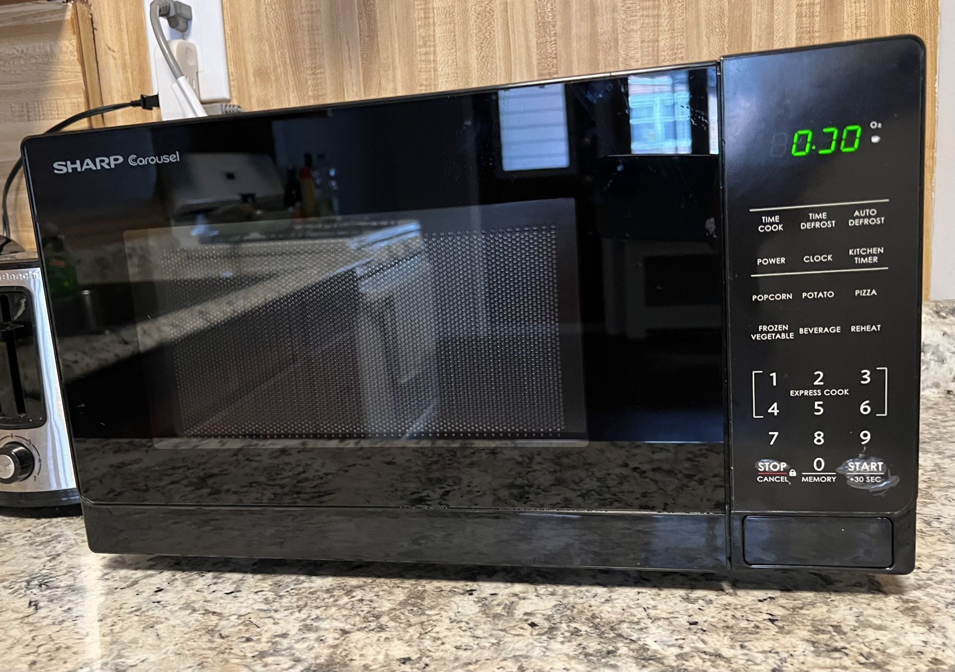 Sunbeam Microwave- $25 IF PICKUP TONIGHT for Sale in Brooklyn, NY