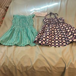 2 Vestidos 👗 Para niña. Talla 5$3 dlrs. 