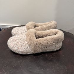 Skechers Women's Furry Slippers - Beige and Cream size 7