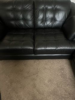 BLACK COUCH AND LOVE  SEAT ￼
