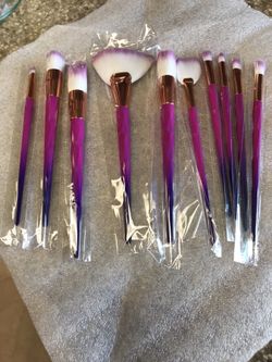 Makeup brushes