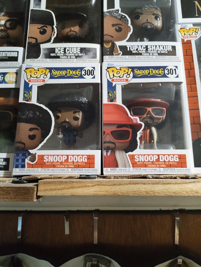 Snoop Dog Pop Figures 15$-25$