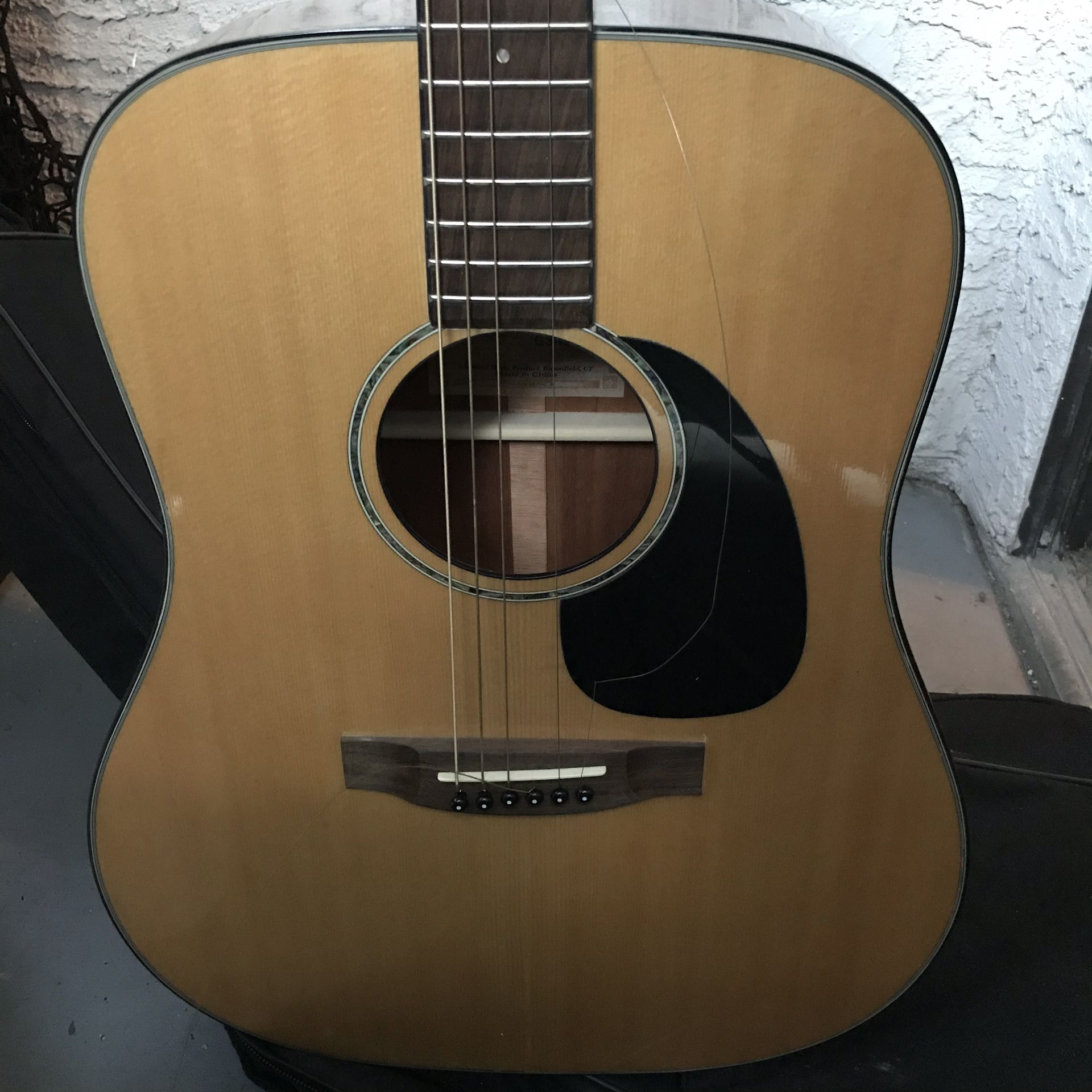 Takamine acoustic guitar g340 used with case