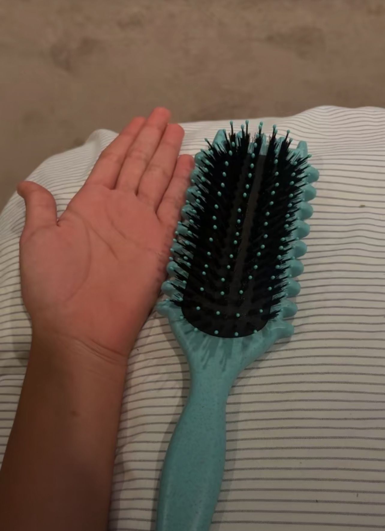 Travel-Friendly Cat Ear Curl Comb – Gentle Detangler for Men & Women