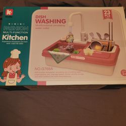 Pretend Kitchen W Running Water 
