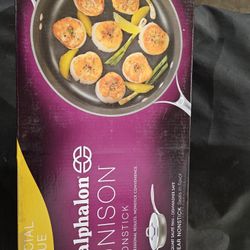 NIB Calphalon Unison Saute Pan With Cover 