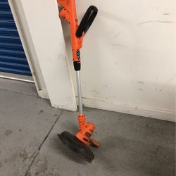 Electric Black & Decker very good working condition￼