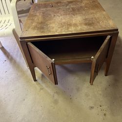 Vintage 2x2 square table