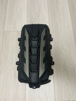 Engine/intake cover from C8 Corvette Stingray