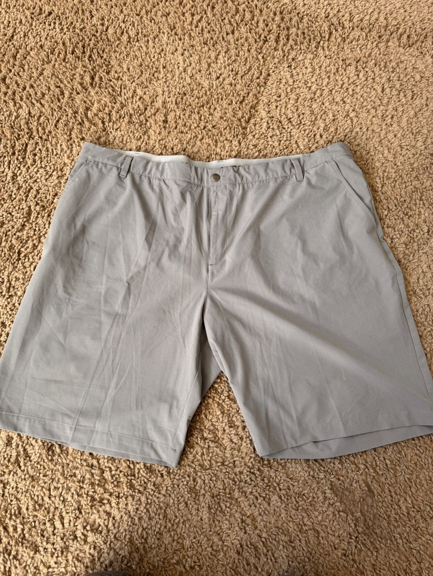 Adidas Mens Shorts Size 48 Grey  Active Golf Shorts  Excellent Shape!!