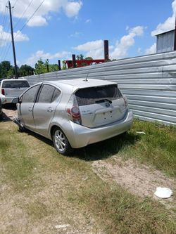 2013 Toyota pruis c parts