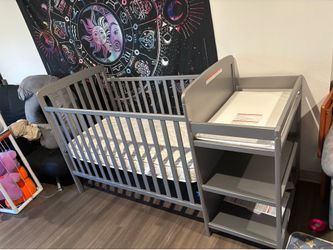 Crib/changing table combo
