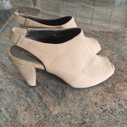 New Dress Shoes Size 8 Neutral/Tan Color