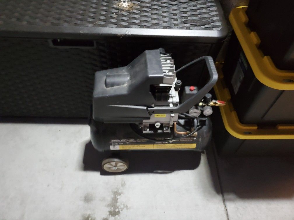 air compressor central pneumatic model 95386 for Sale in North Las