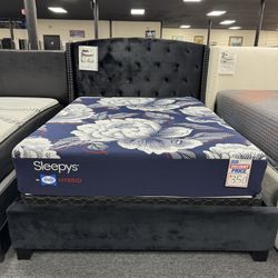 Queen Size Bedframe. 🚚WE DELIVER🚚