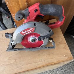 Milwaukee M12 Fuel Circular Saw