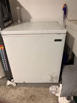 Magic Chef Chest Freezer (Approx. 7 Cu. Ft.) – Works Great