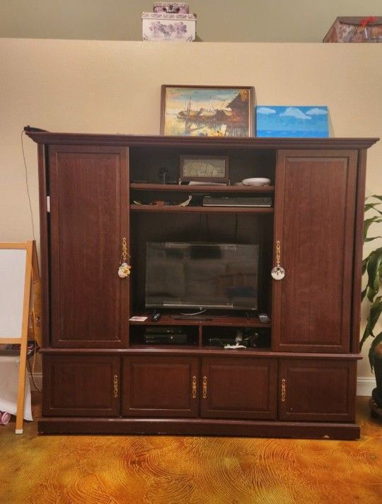 Entertainment Center/TV Stand