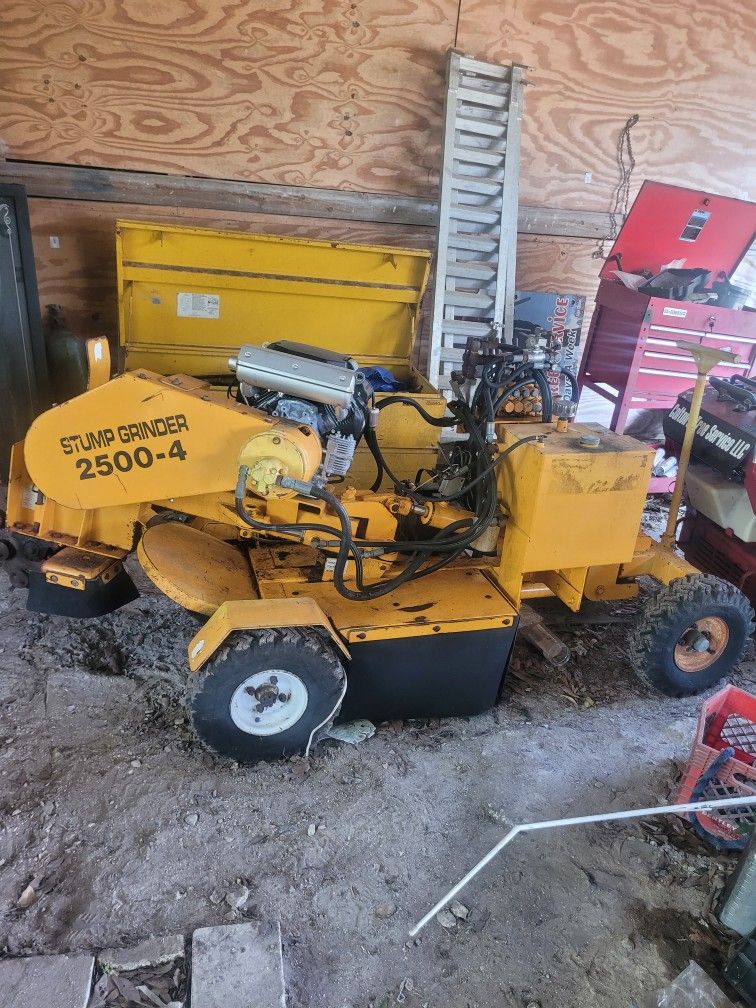 Carlton Stump Grinder