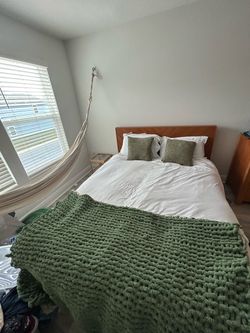 Queen Bedframe