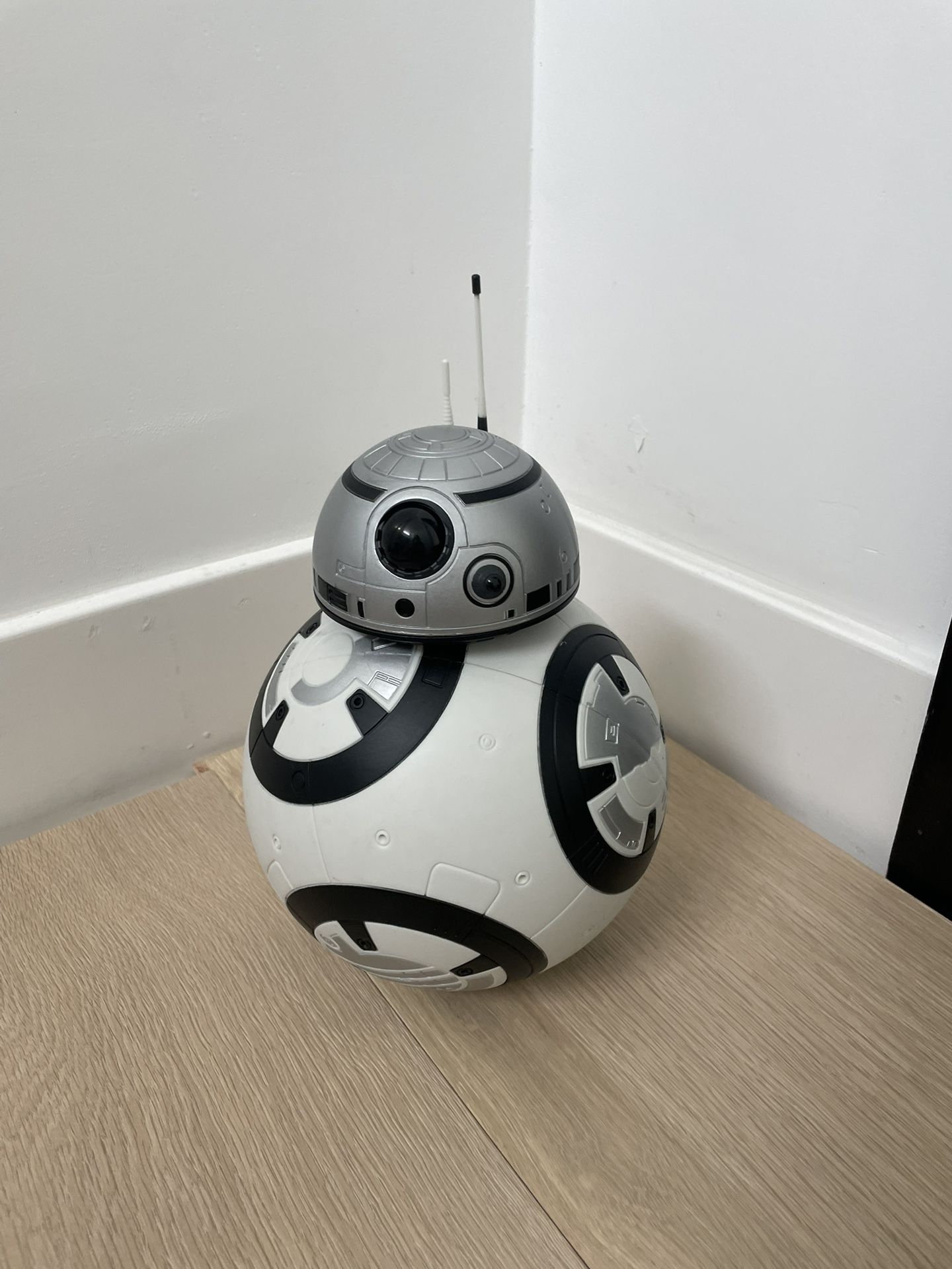 Disney Droit Robot Star Wars Black And White -Used Once 