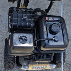 DEWALT
4400 PSI 4.0 GPM Cold Water Gas Pressure Washer