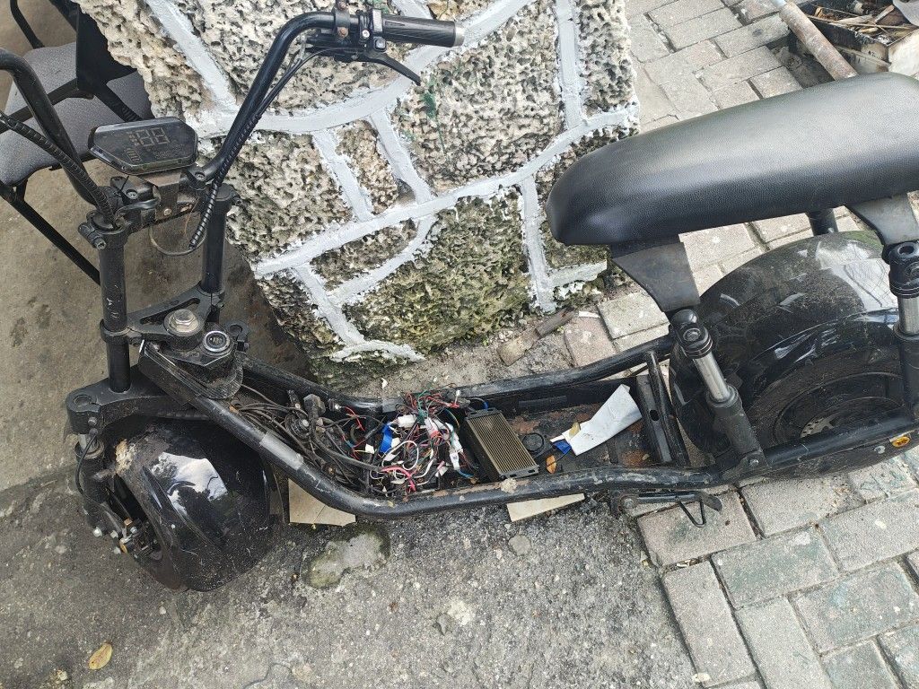 Electric Bike Frame With Tires