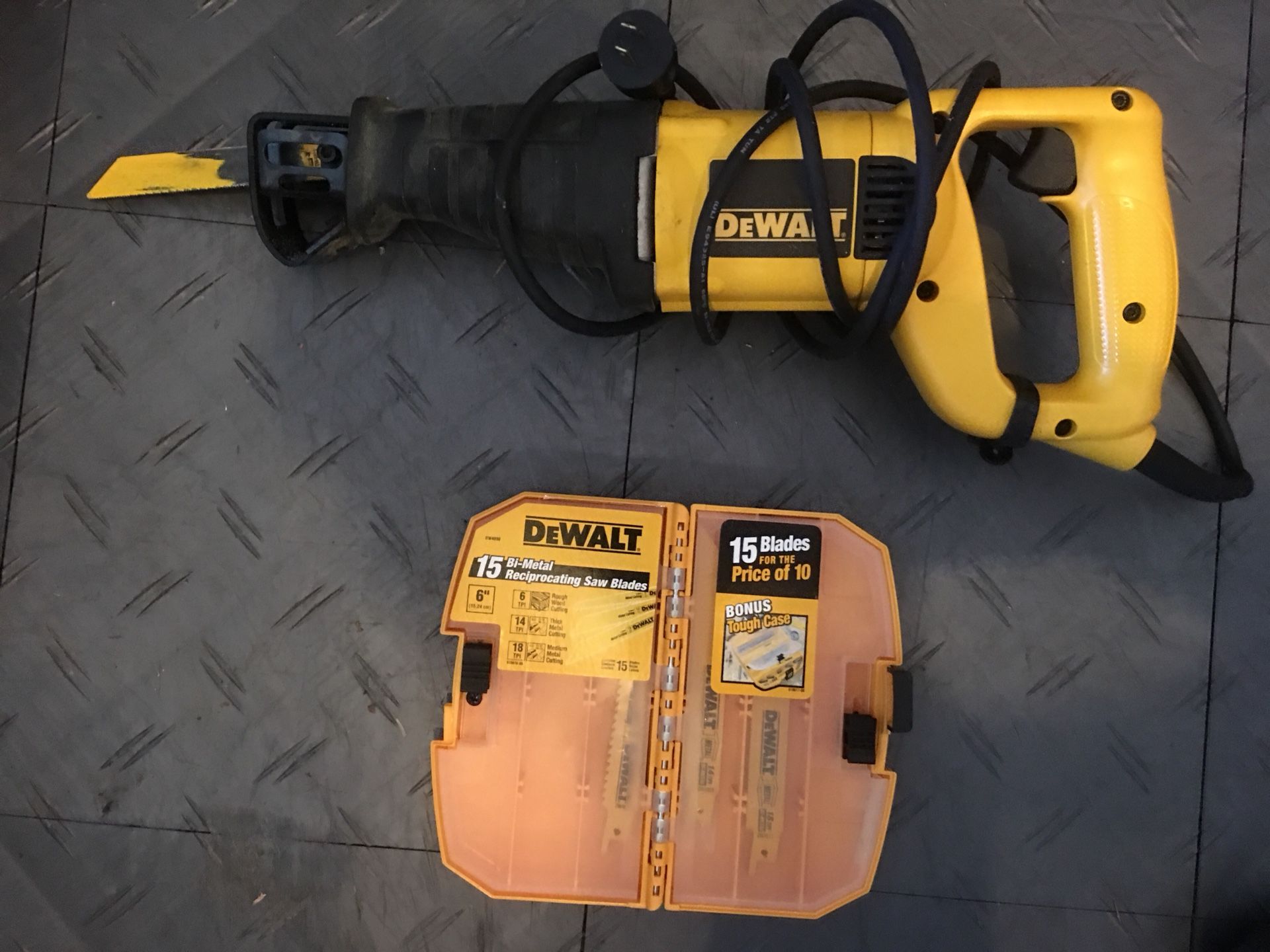 DeWalt Saw with new bits and case