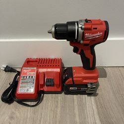 M18 18V Lithium-Ion Brushless Cordless 1/2 in. Compact Drill/Driver with One XC5.0 Battery, Charger 