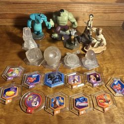 Lot Of 17 Disney Infinity 2.0 And 3.0 Action Figure, Discs, crystals and Lot