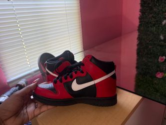 Kid dunks