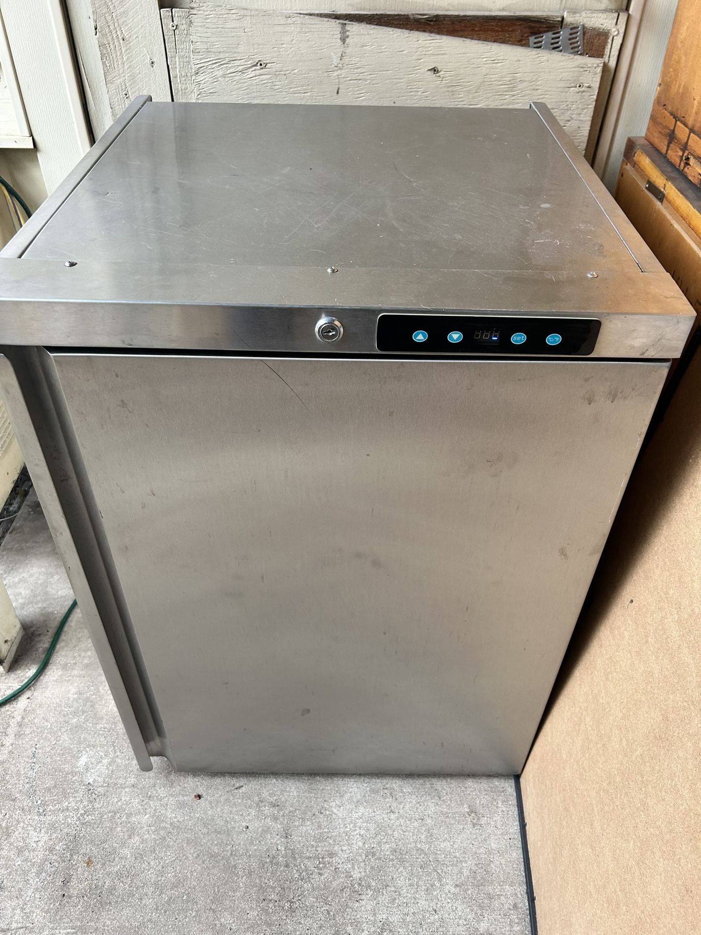 Commercial Refrigerator - Coyote Coar