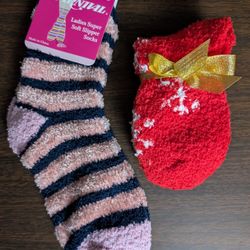 NEVER USED.  (2) Women's Soft Comfy Socks One Size For $1 Total 