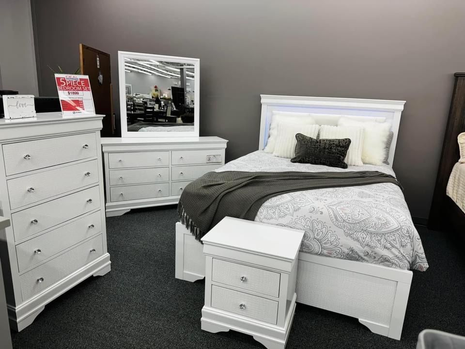 Bedroom Set In Stock For Fast Delivery