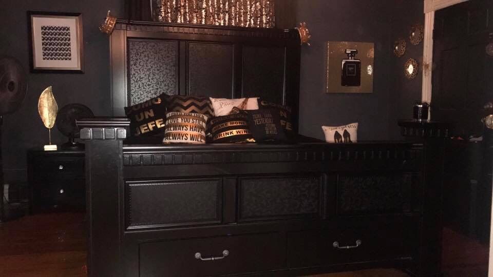 Black king size bed