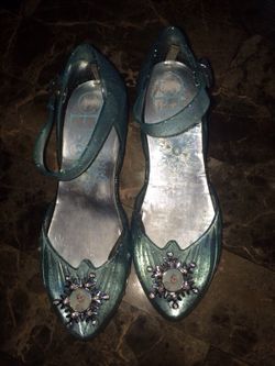 Elsa light up shoes size 13 1/2 Price is firm