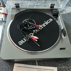 Brand New Audio-technica AT-LP60 