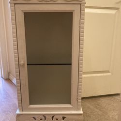 Cabinet with two shelves
