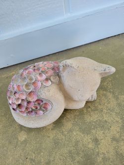 Concrete Cat Garden Statue with Shells and Cat Mat
