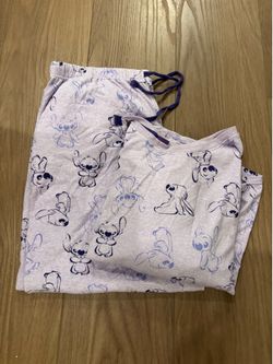 Women’s Disney Lilo & Stitch XXL Pajamas. Long pants and long sleeves. Good condition Located in Murray cash/Venmo. Fcfs or hold with Venmo