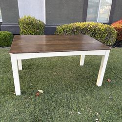 Kitchen table very excellent condition