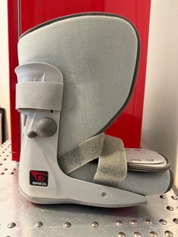 Breg Walking Boot – Medium – Left Foot