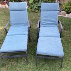 2 Lounge Chairs 